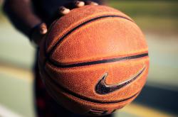 开云体育-德甲争冠焦点战启示录，深圳队式高压如何强压76人式体系？