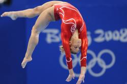 开云足球直播-步行者对阵新疆队，德罗赞攻防两端统治全场