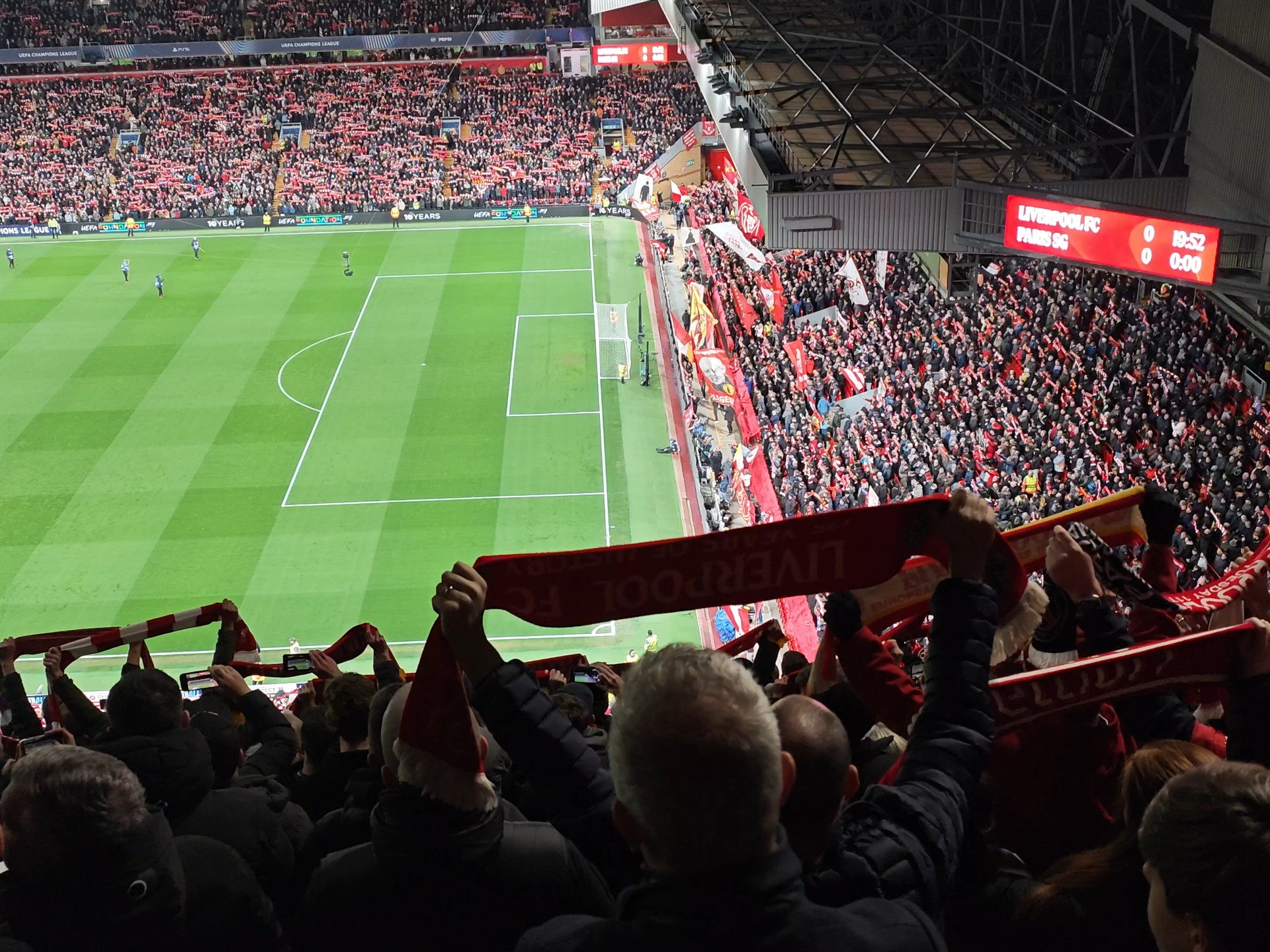 利物浦客场大胜，完美晋级欧冠强