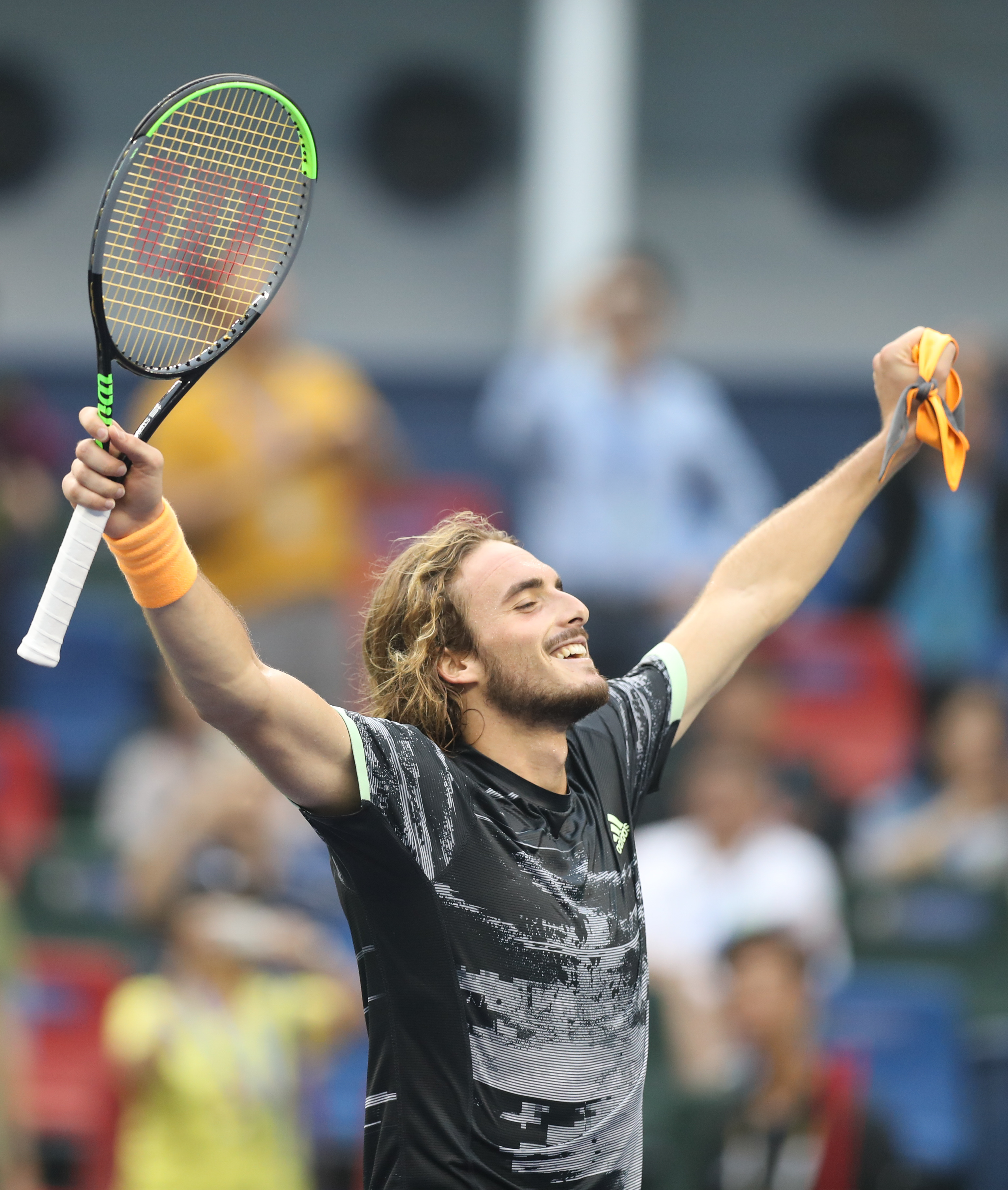 英国网球队碾压世界网球队，西西帕斯完成帽子戏法的简单介绍