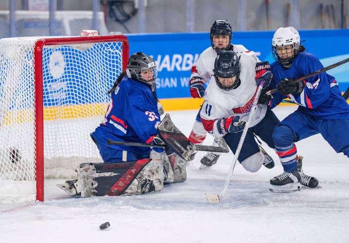 韩国选手在冰球比赛中包揽全部奖牌