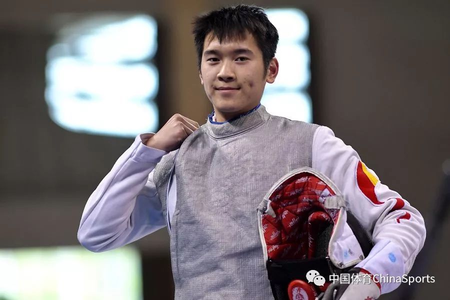 比利时选手夺得击剑比赛冠军