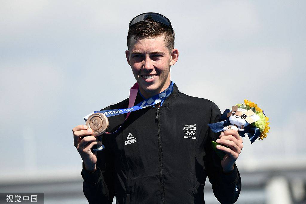 铁人三项赛场上德国选手勇夺金牌