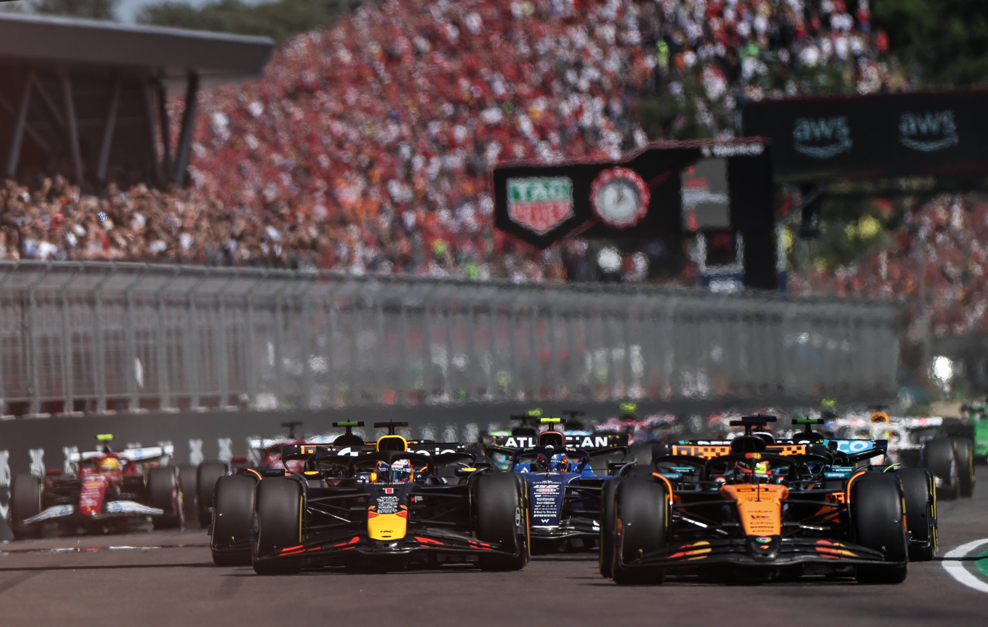 红牛二队逆转梅赛德斯，塞恩斯带队取胜