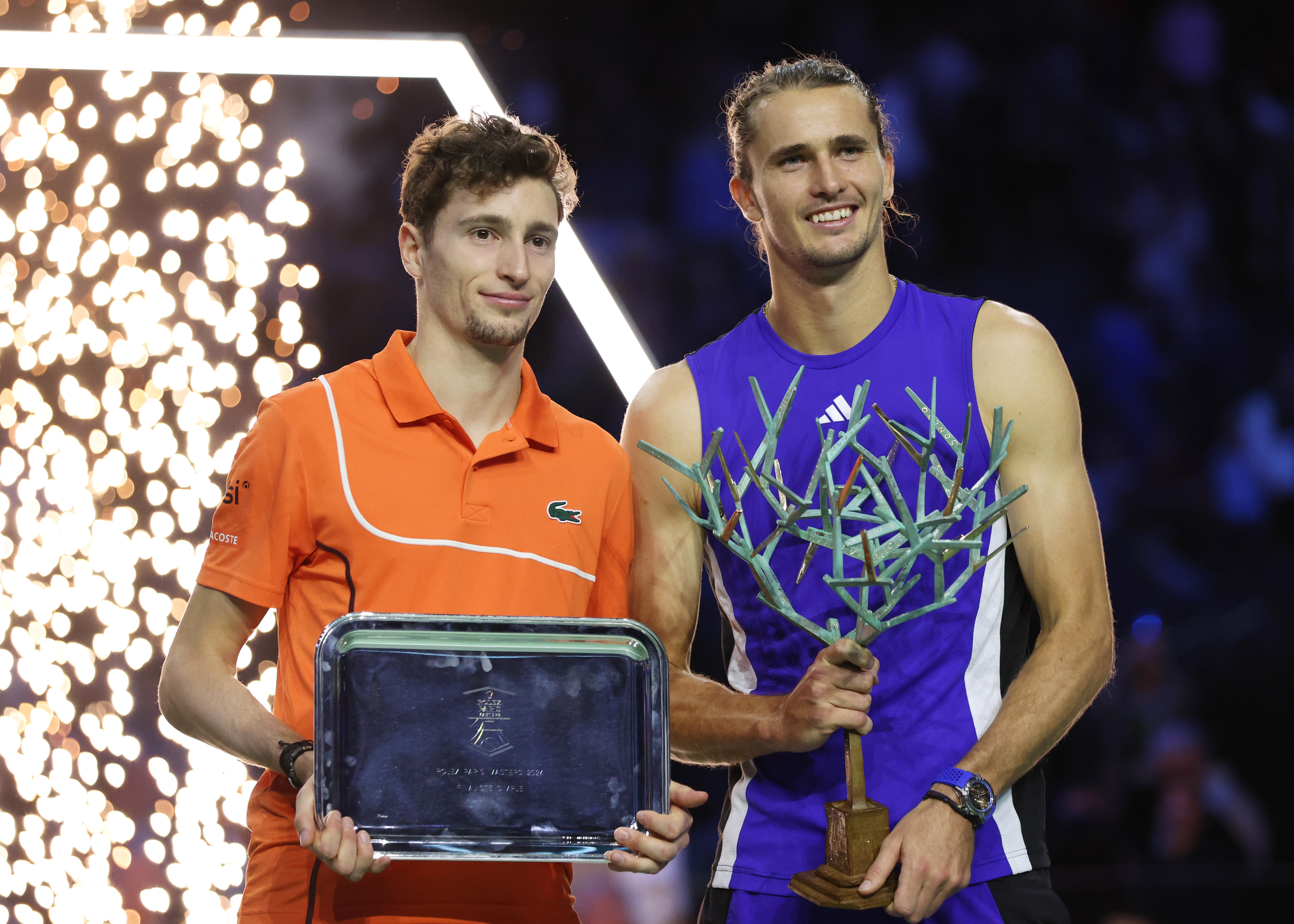 包含年终总决赛鏖战法网，兹维列夫惊艳四座的词条