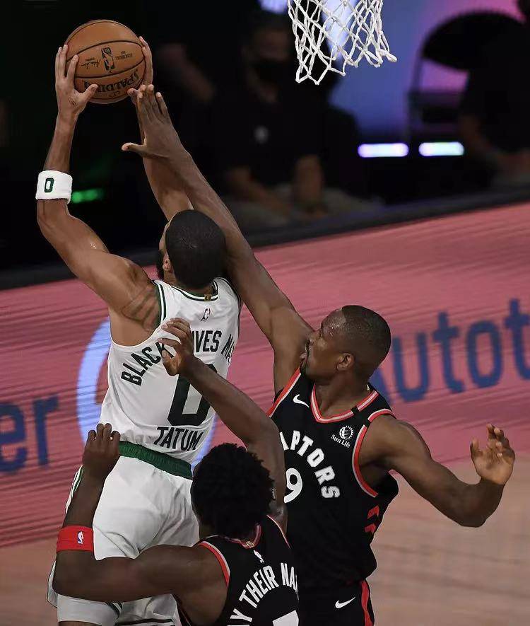 猛龙碾压马刺，武切维奇刷新纪录的简单介绍