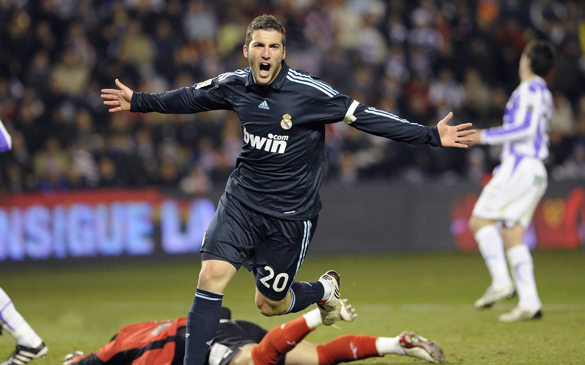 终场绝杀与铁血防守，那不勒斯逆转之夜与卡马文加的统治力