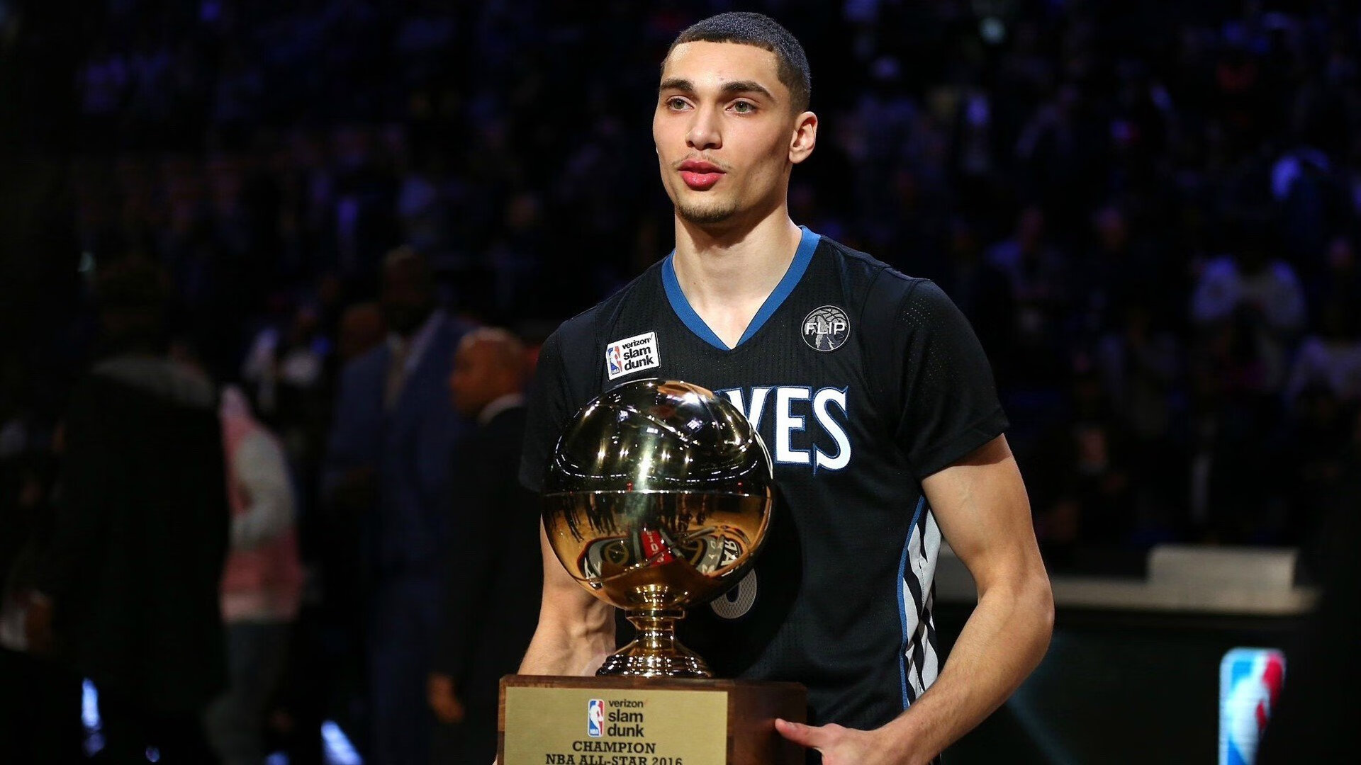 塞内加尔风暴席卷那不勒斯，卡瓦哈尔攻防两端的绝对统治