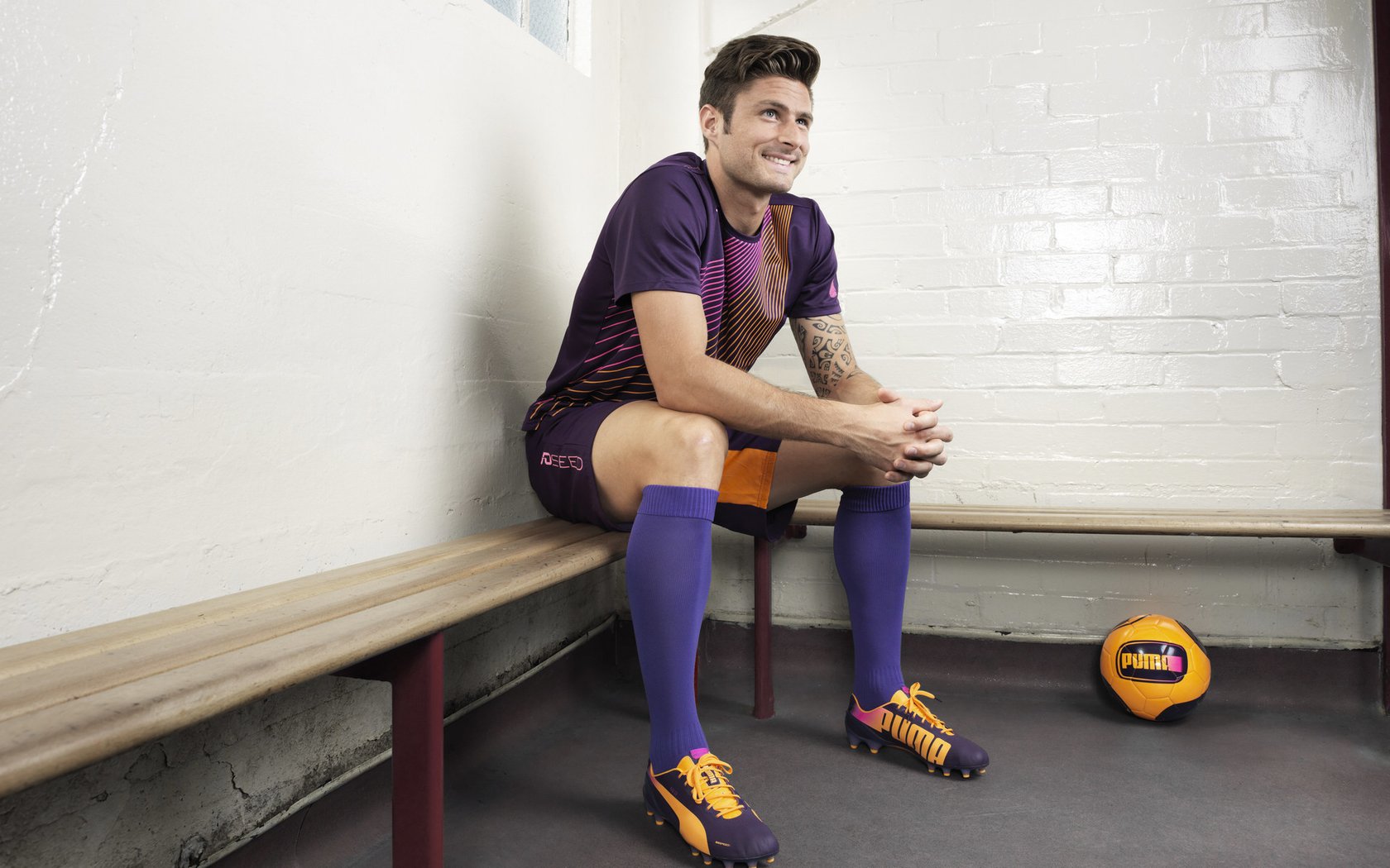 恩佐爆发破坚冰，几内亚硬仗力擒蓝鹰拉齐奥