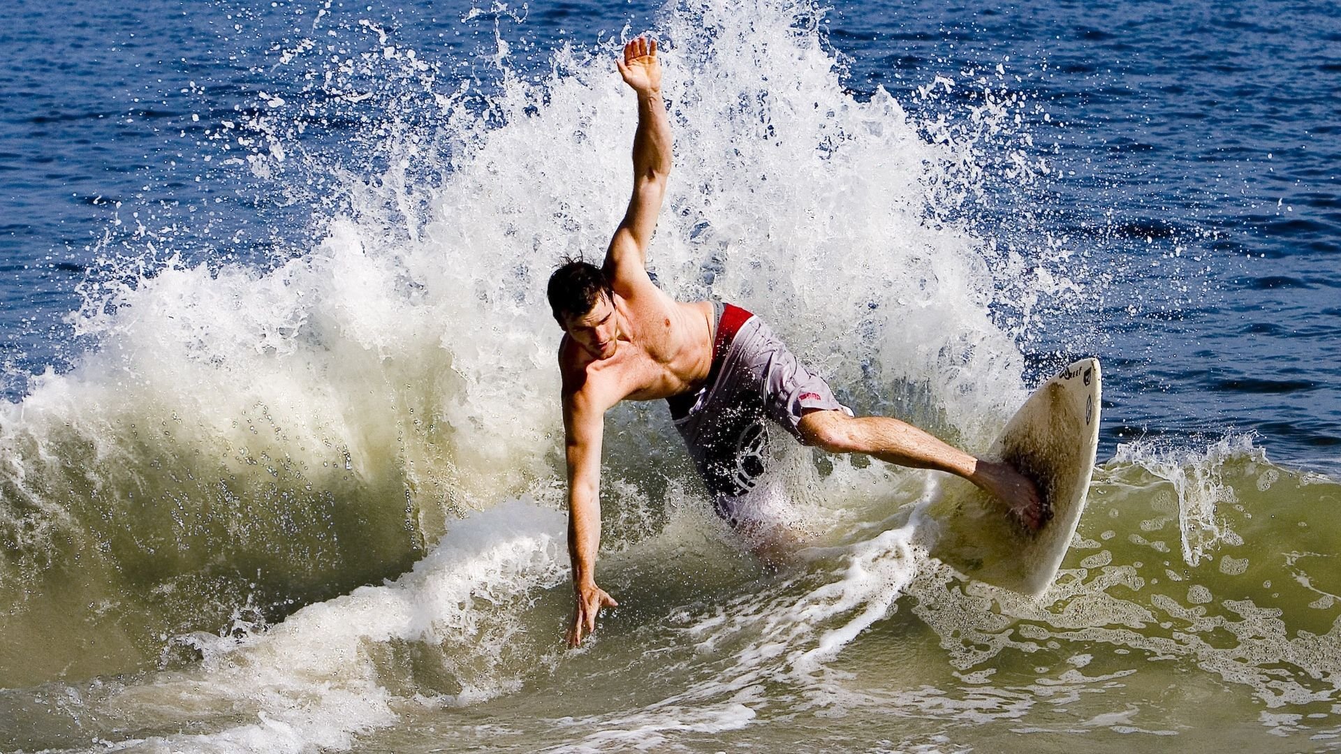东方风暴席卷天使城，福建队鏖战湖人，麦科勒姆惊艳四座